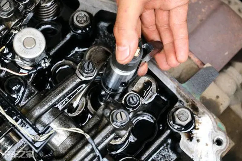 Checking and Replacing Fuel Injector Seals